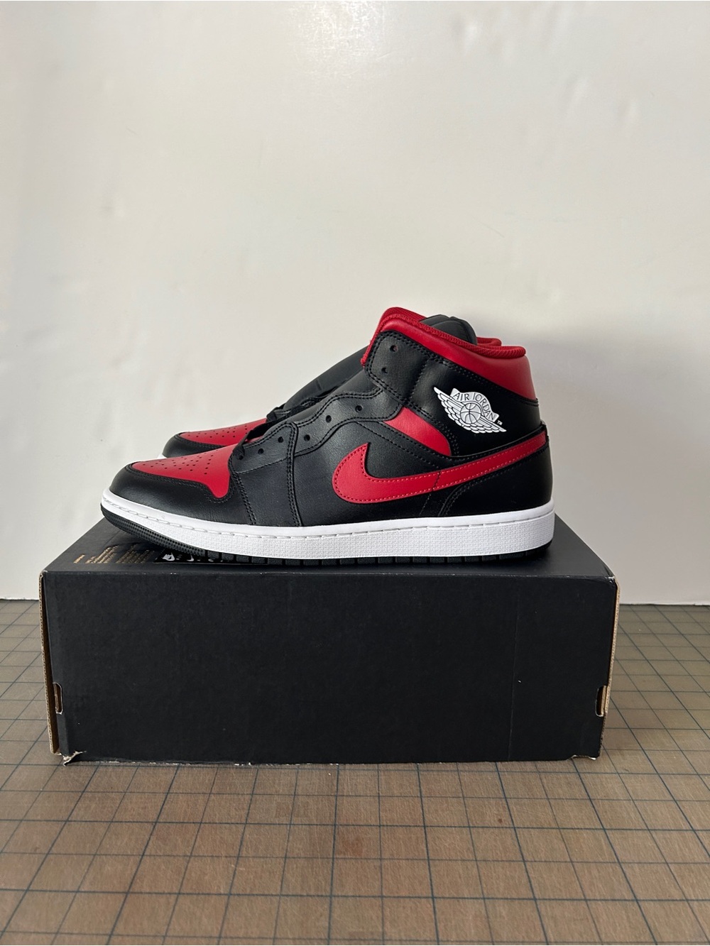 Air Jordan 1 Mid ‘Bred Twist’